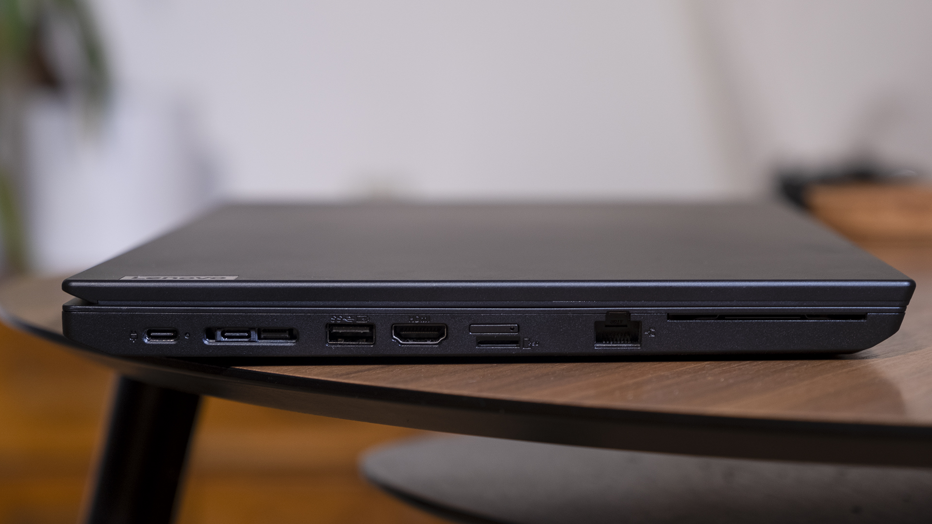 Lenovo ThinkPad L14 AMD Anschlüsse Seite links