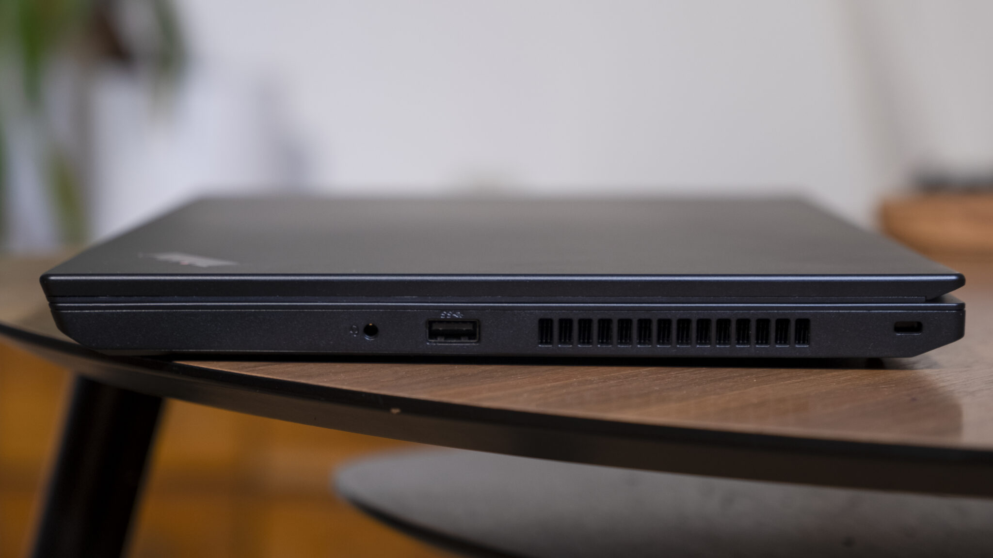 Lenovo ThinkPad L14 AMD Anschlüsse Seite rechts