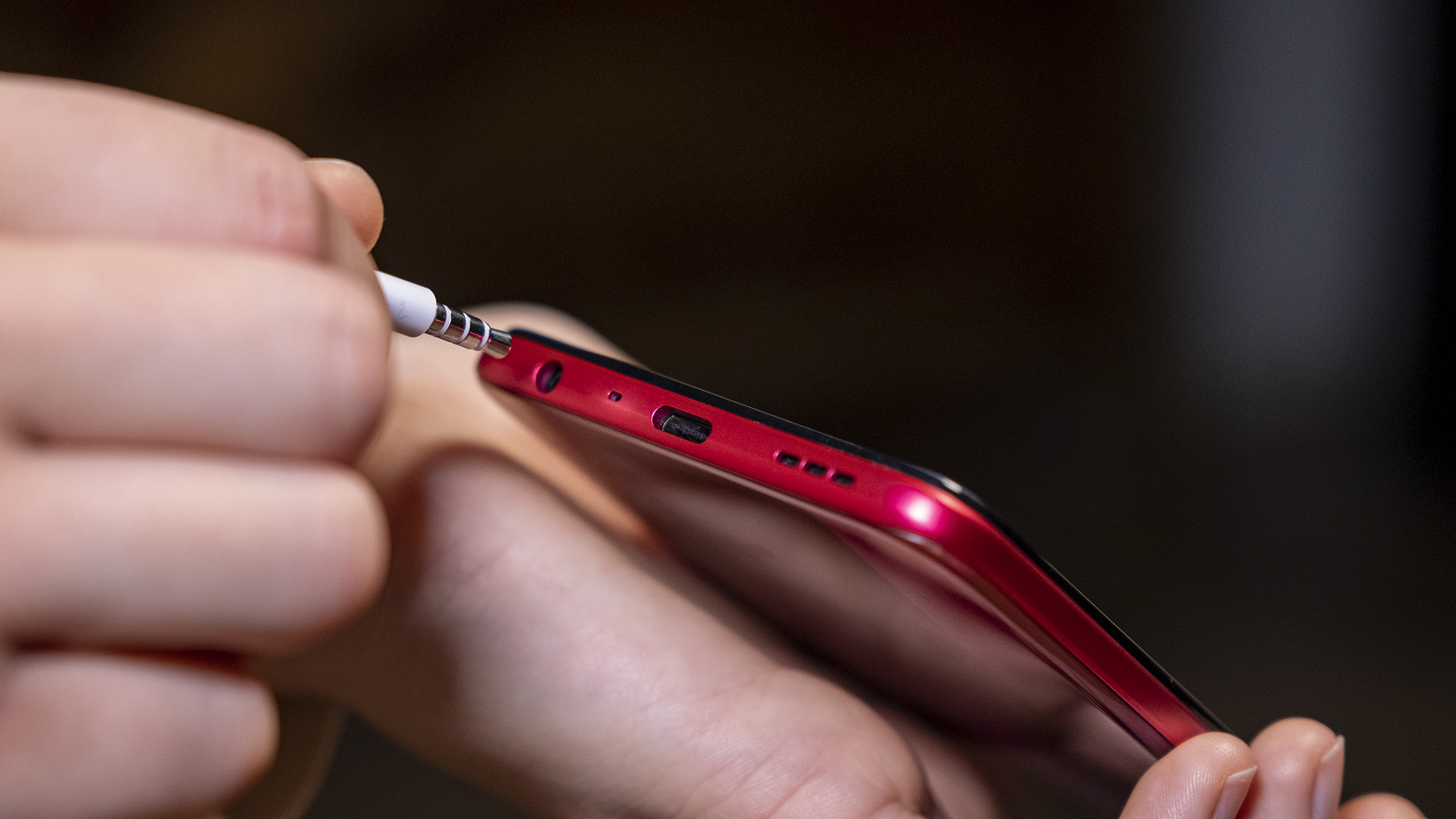 OPPO A73 5G Smartphone Review Unterseite Klinkenanschluss Headset