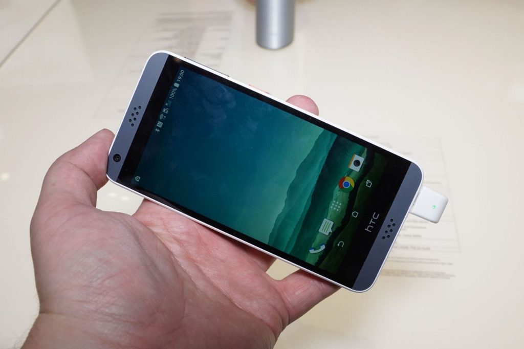 HTC stellt Mittelklasse-Smartphones Desire 825 und Desire 530 vor