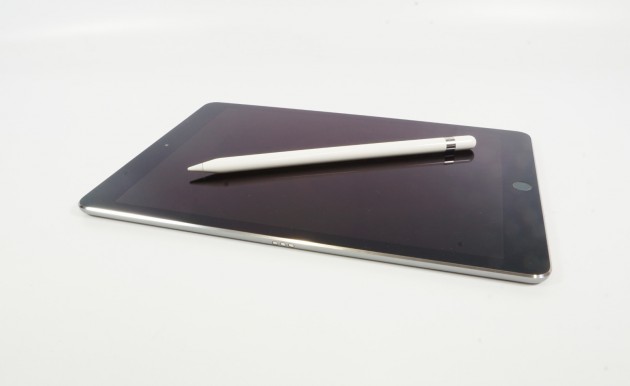iPad Pro liegend mit Stift