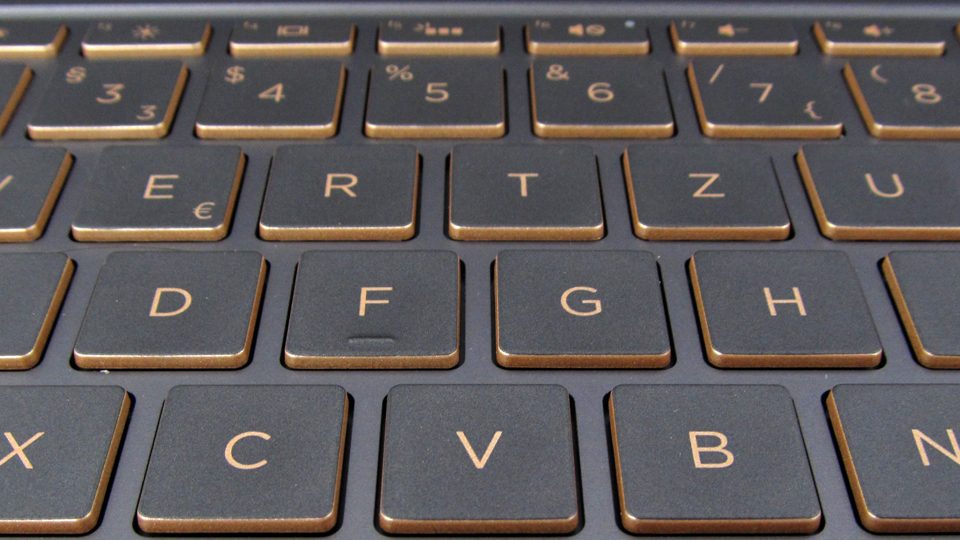 HP-Spectre-13-v002ng–tastatur-6