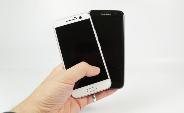HTC 10 Samsung Galaxy S7 in Hand