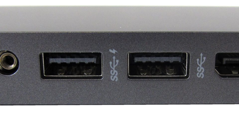 Rückseite: 2 x USB 3.0 (1x mit Ladefunktion)