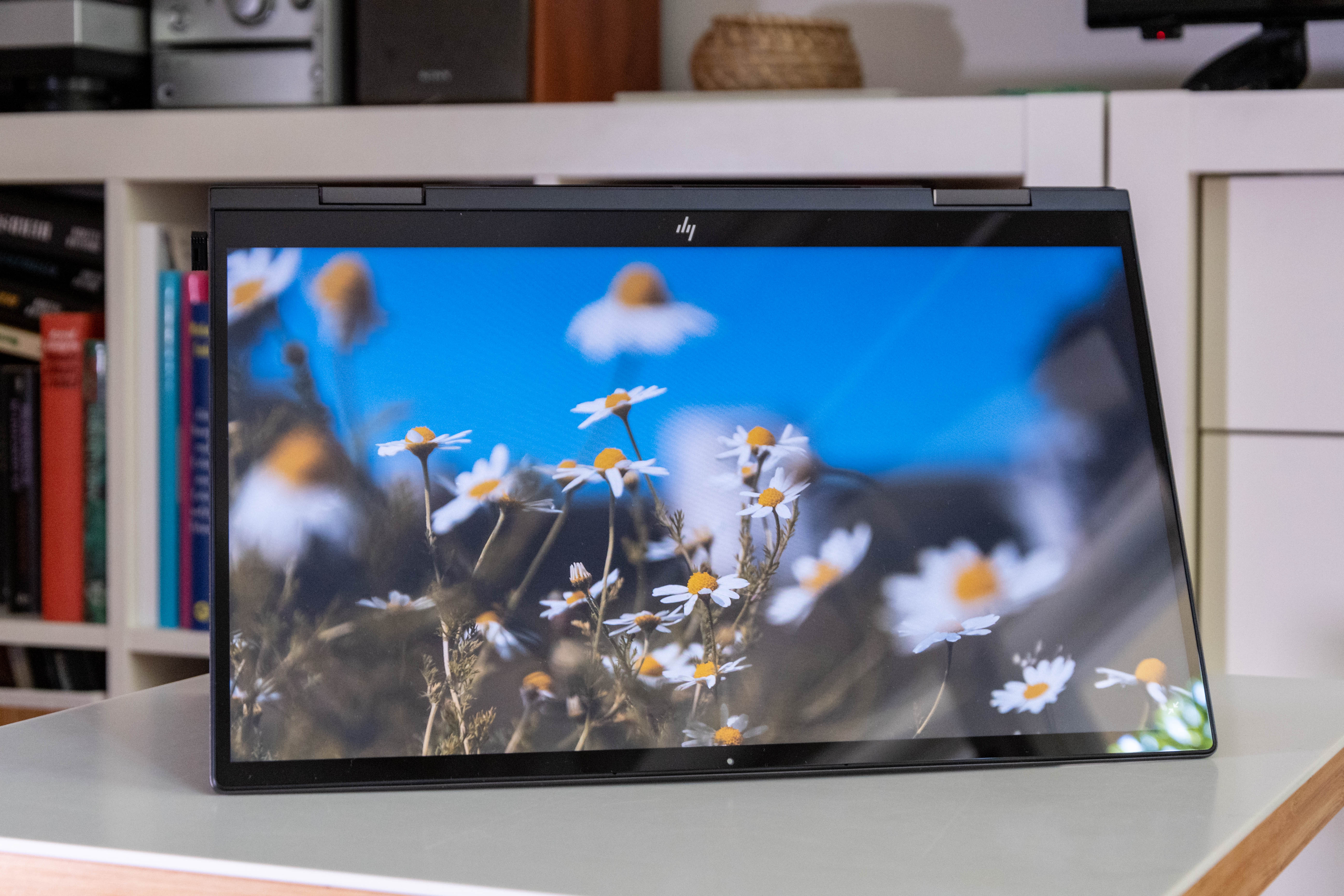 hp envy x360 15-ee0155ng convertible with ryzen 5 4500u in the test