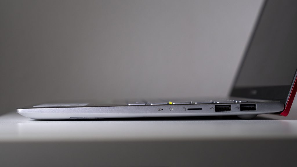 ASUS VivoBook S14 S433FL Anschlüsse Rechts