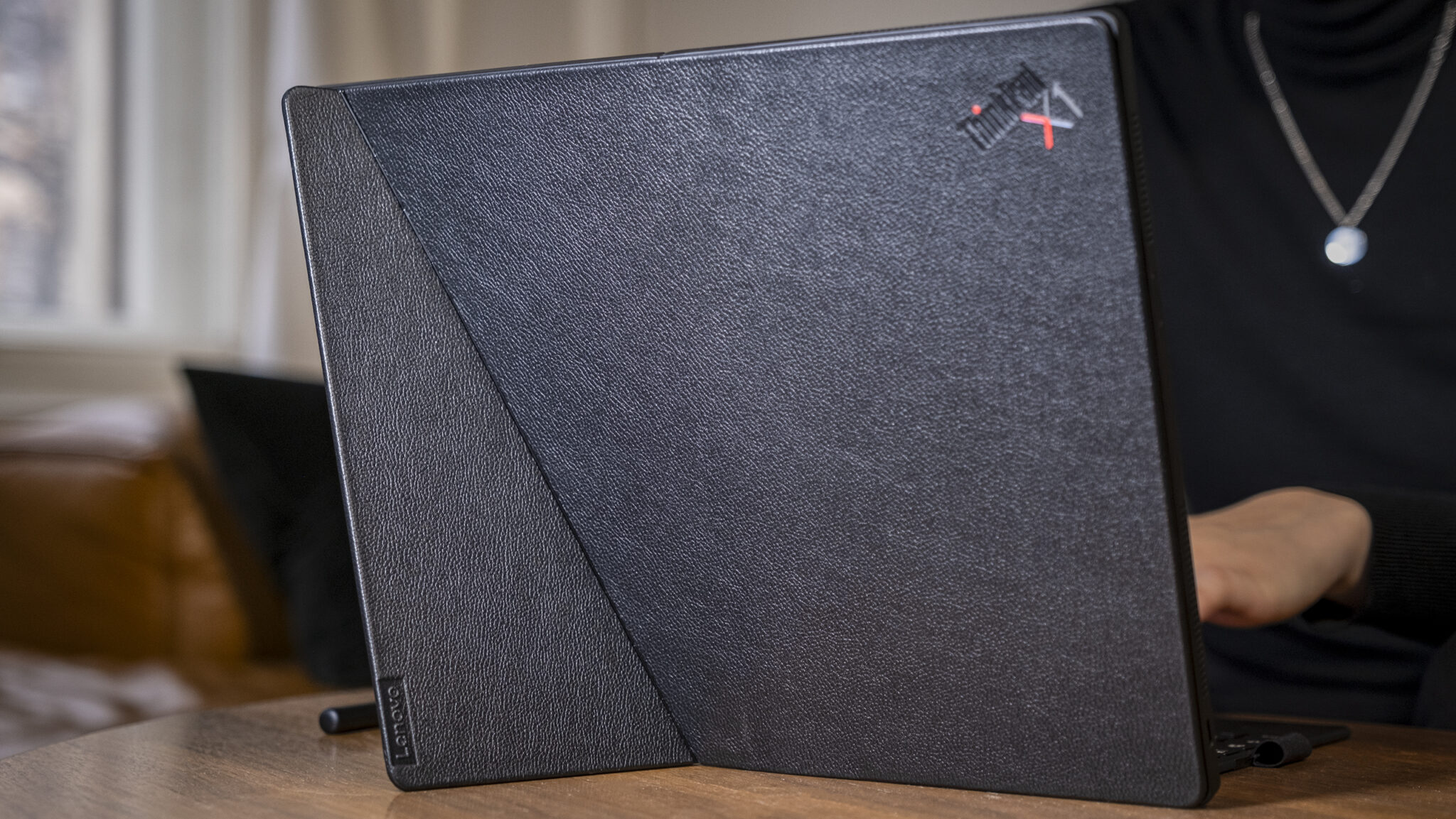 Lenovo ThinkPad X1 Fold geöffnet Rückseite