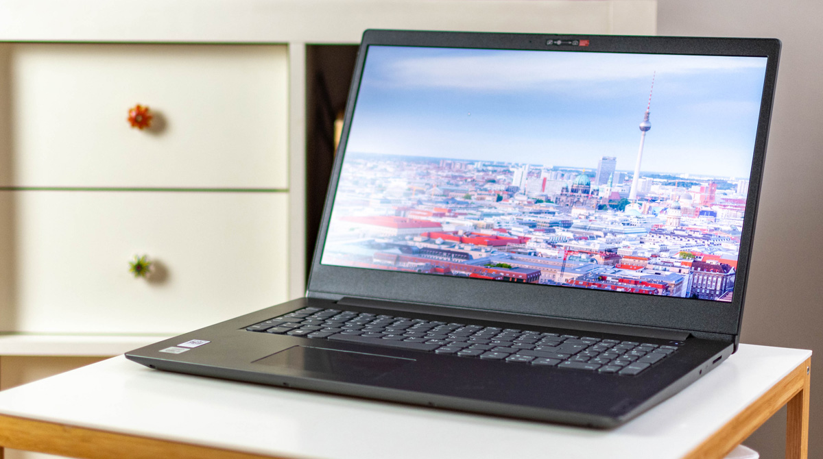 Lenovo V17 im Test: Großes Office-Notebook mit flinker SSD und gutem Display