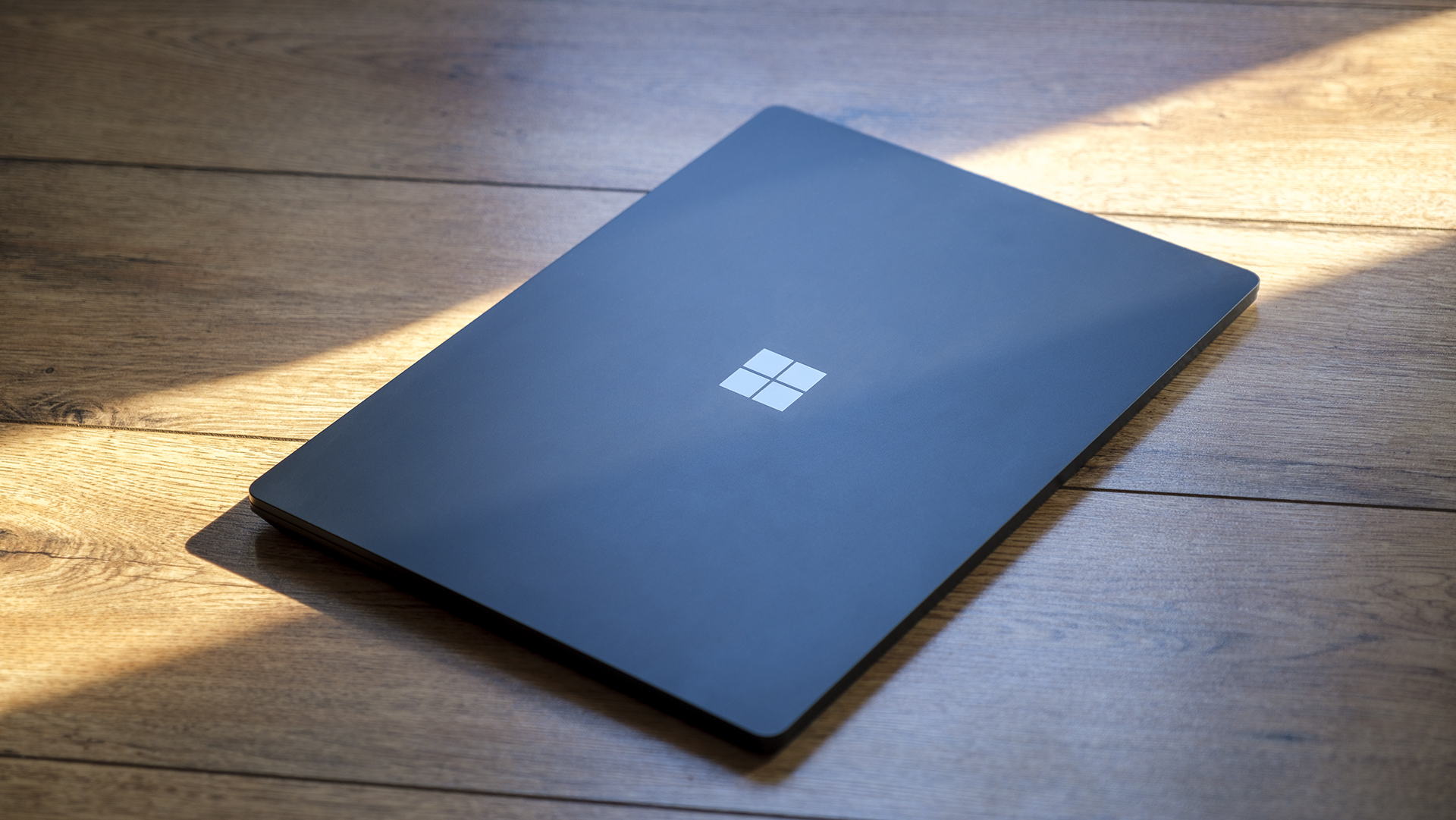 Microsoft Surface Laptop 4 15 AMD Ryzen Cover closed 3