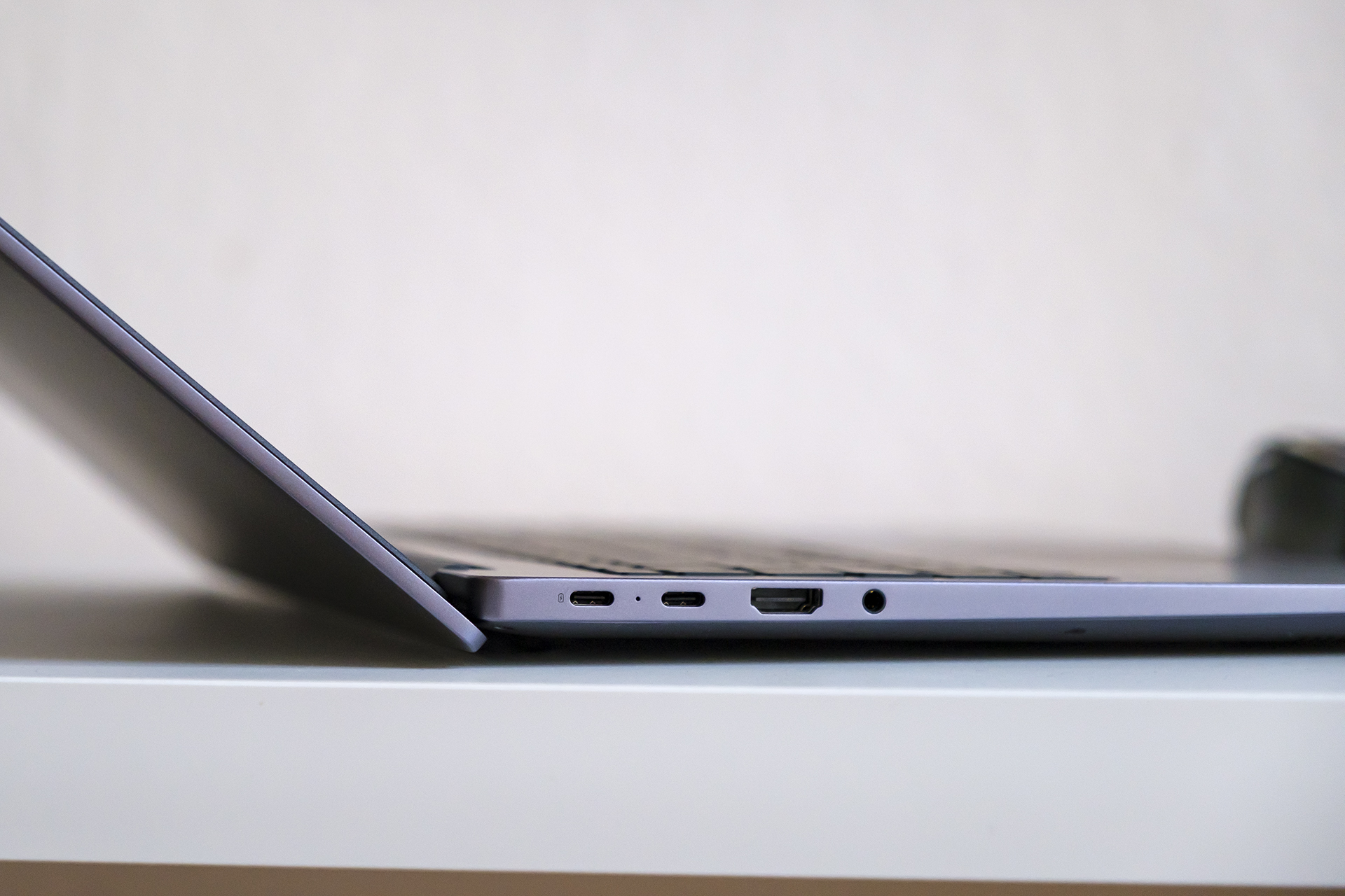 Huawei MateBook D16 2022 USB HDMI links