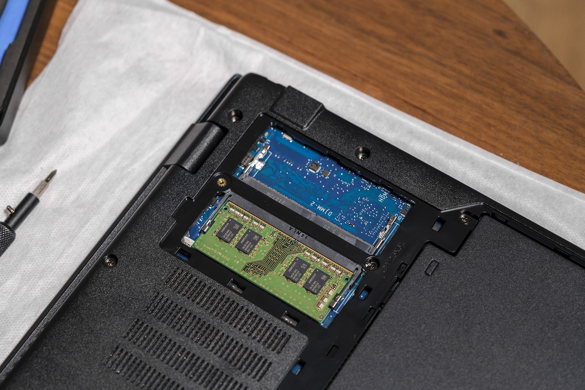 Fujitsu LifeBook A3510 Intel Core i3 Wartungsklappe RAM Upgrade 1