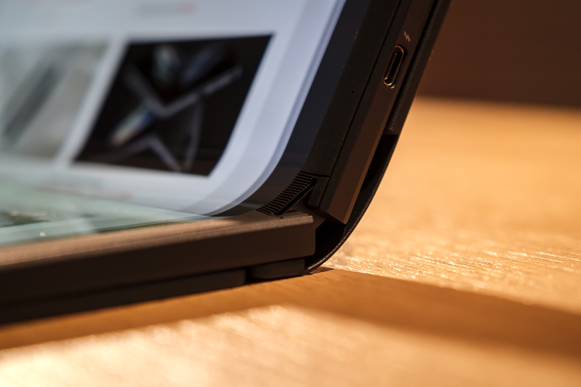 Asus Zenbook 17 Fold OLED Scharnier